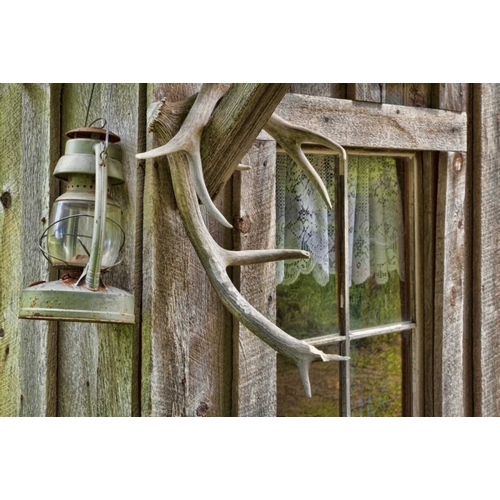 WA, Stehekin Antlers and lantern outside a cabin